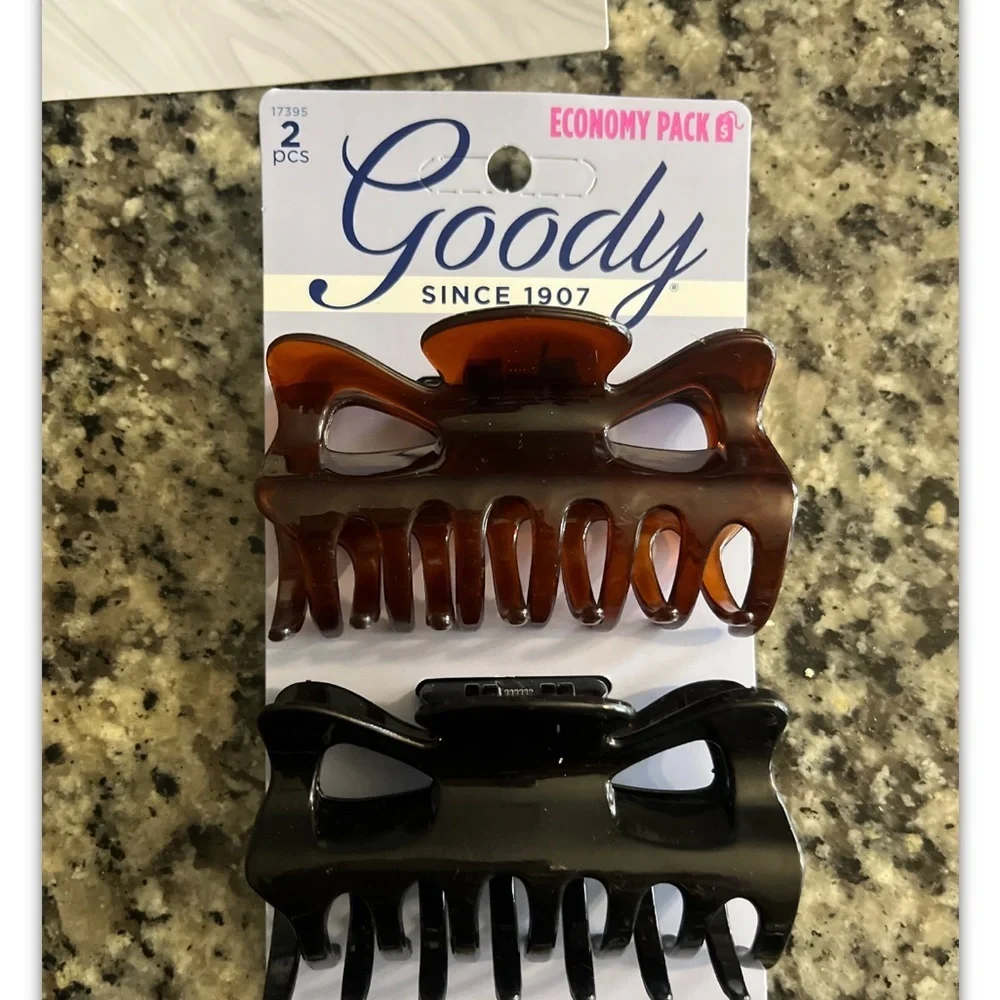 Lot of 7 large hair claws women hair clips